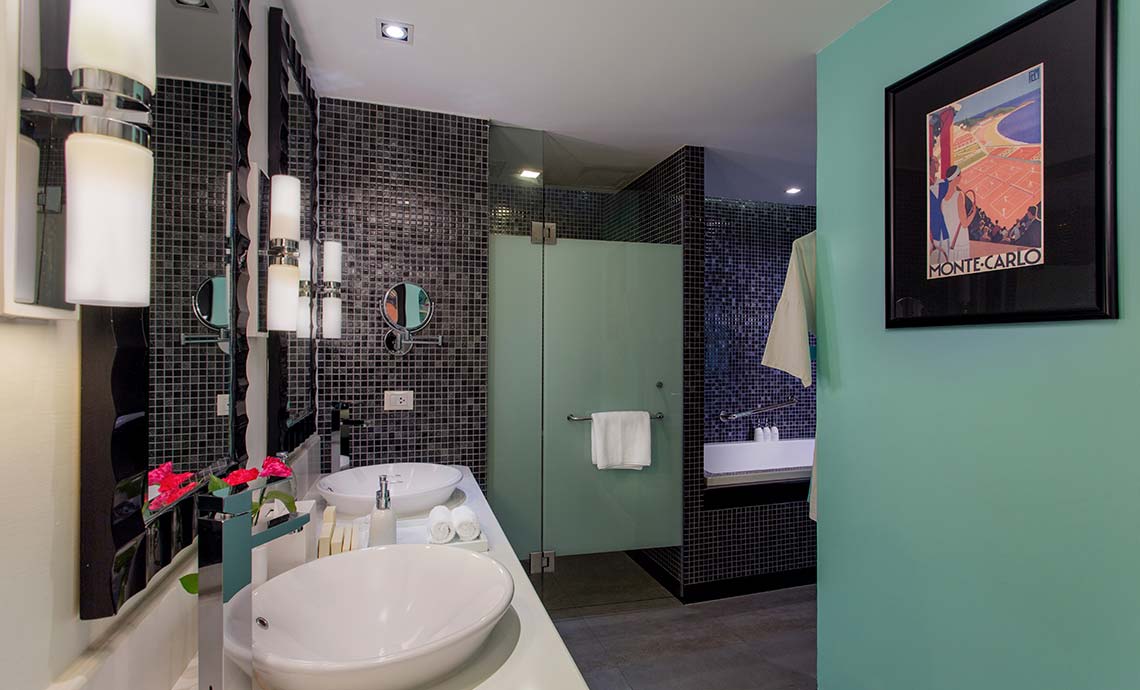 Twilight Room Bathroom at Wave Hotel, Pattaya